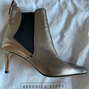 Beautiful metallic soft leather boots. Super comfy.